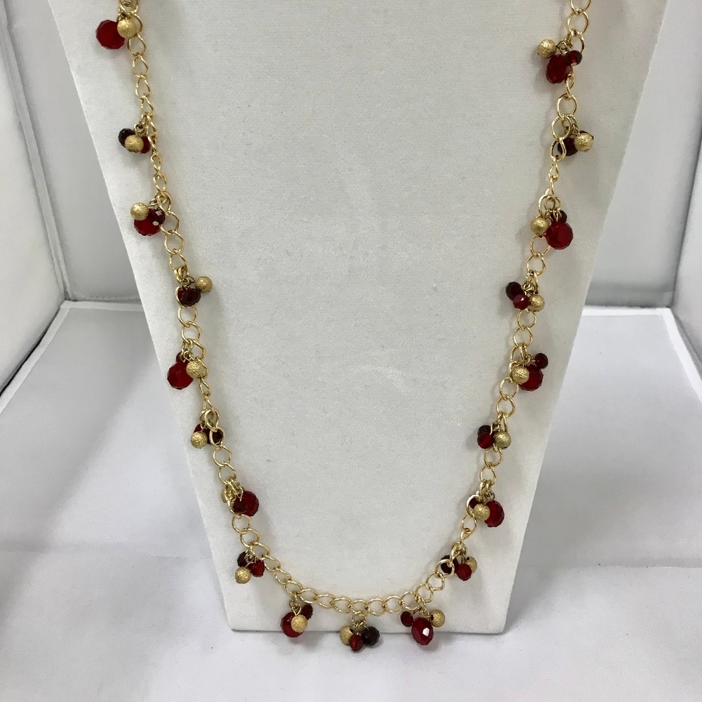 Gold Tone Necklace w/Clusters of Beads